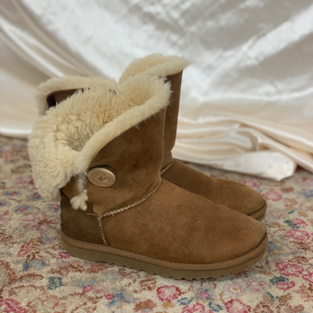 Bailey Button Ugg’s size 5